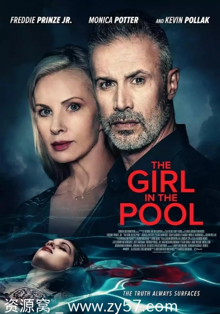 泳池里的女人海报
